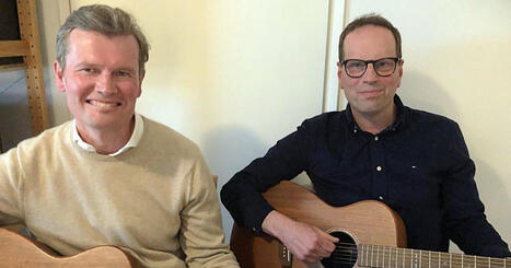 De gemensamma gitarr&shy;lektionerna f&ouml;rdjupade v&auml;nskapen: &rdquo;Man kommer varandra n&auml;ra in p&aring; livet via gitarren&rdquo; | Inrikes | A1Uutiset - Lukemisen t&auml;hden | Scoop.it