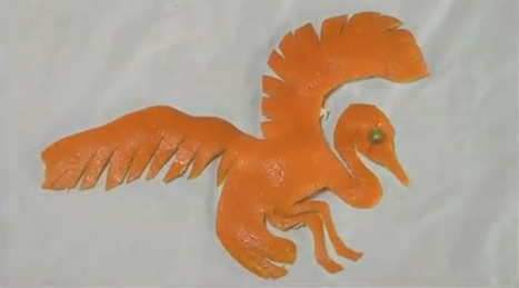 Japanese Artist Invents New Way of Peeling Tangerines | Strange days indeed... | Scoop.it