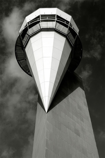 L E N S C R A T C H: Photolucida: Carolyn Russo: The Art of the Airport Tower | Digital #MediaArt(s) Numérique(s) | Scoop.it
