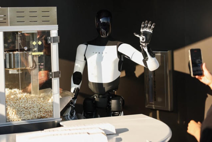 Elon Musk: No One Gets Free Bread Until I Have Replaced Every Worker With a Robot | Family Office & Billionaire Report - Empowering Family Dynasties | Scoop.it