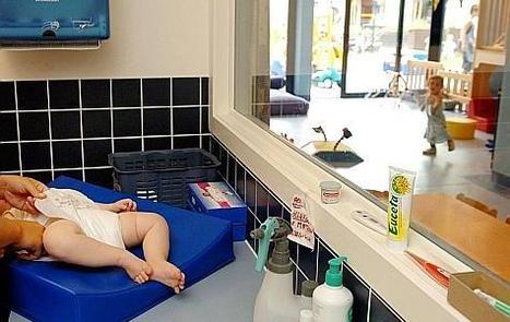 Cr&egrave;ches flamandes &agrave; Bruxelles&nbsp;: les francophones s&rsquo;indignent, Grouwels s&rsquo;&eacute;tonne | Chronique des Droits de l'Homme | Scoop.it