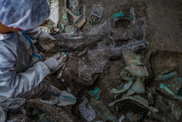 Archaeologists Found an Ancient Weapon Not of This Earth | Science & Technology Report - Changing Our World | Scoop.it