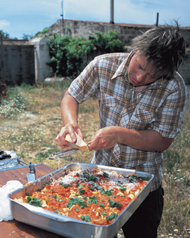 Pasta met tomaten en mozzarella uit de oven | Jamie Oliver Recepten (NL) | La Cucina Italiana - De Italiaanse Keuken - The Italian Kitchen | Scoop.it