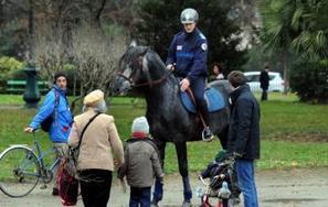 Premi&egrave;re sortie officielle  pour les policiers &agrave; cheval | Cheval et Nature | Scoop.it