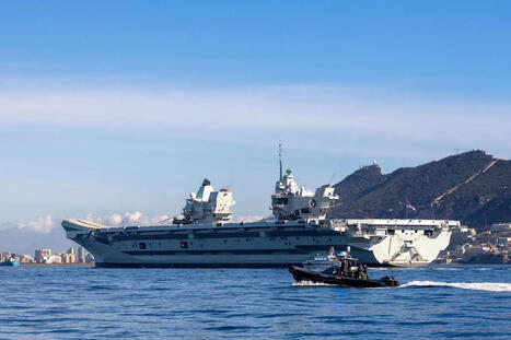 Royal Navy and RAF prepare Chinooks for heavy-lift missions aboard HMS Queen Elizabeth | DEFENSE NEWS | Scoop.it