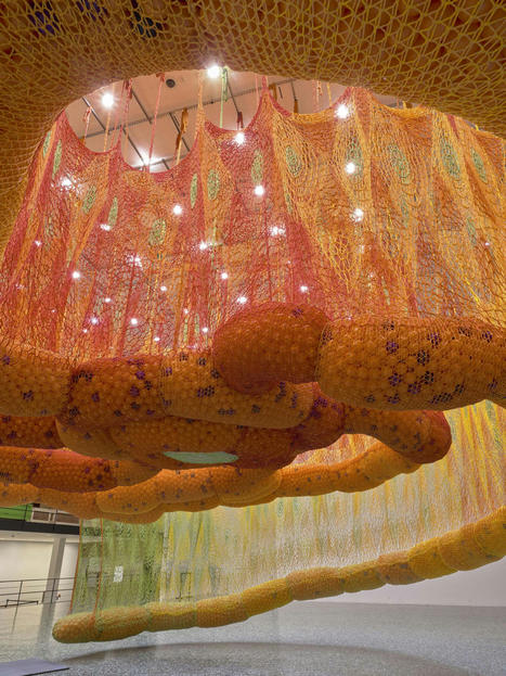 A 79-Foot Labyrinth Crocheted by Ernesto Neto Hangs from the Ceiling of a Houston Museum | Landart, art environnemental | Scoop.it