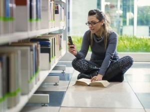 Texting and using Facebook while studying related to lower GPA | Educational Technology News | Scoop.it