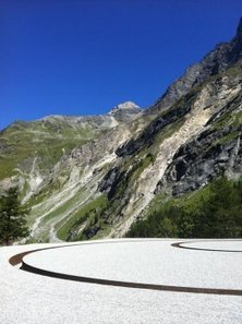 L'artiste américain Michael Heizer signe une oeuvre en Valais | Innovation and trends in tourism | Scoop.it