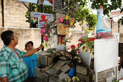 De Avanzada: Superstici&oacute;n en el Cementerio Central de Neiva | Religiones. Una visi&oacute;n cr&iacute;tica | Scoop.it