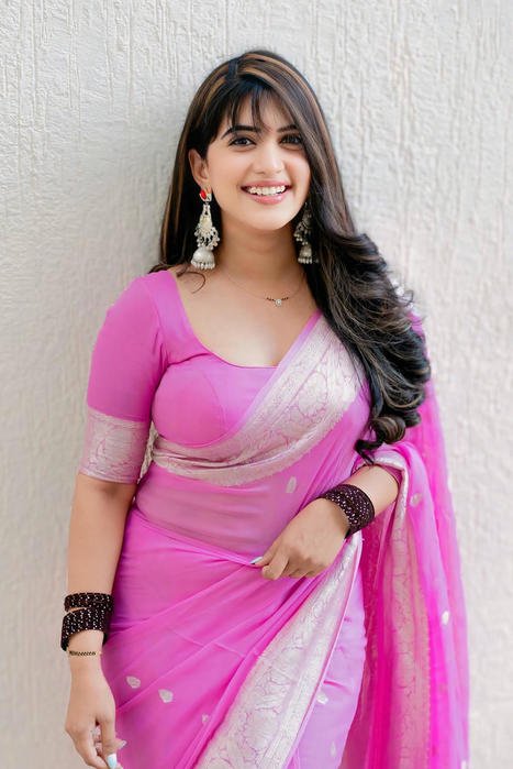 Sravanthi Chokarapu looks like a barbie doll in pink saree | South Indian Actress | Scoop.it