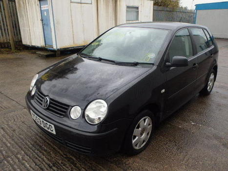 Black Volkswagen Polo 2003