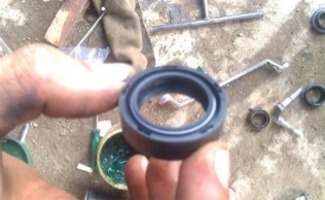[Tips Ampuh] Cara Mengganti Seal Shock Depan Mo