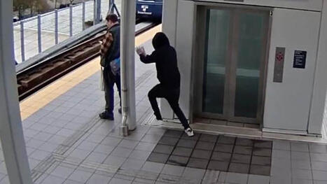 Man knuffas framf&ouml;r t&aring;g i Seattle i USA | 1Uutiset - Lukemisen t&auml;hden | Scoop.it