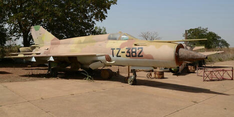 Le Mali vend ses avions de chasse...au poids. — | GUERRE AU MALI - FRENCH MILITARY OPERATIONS IN MALI | Scoop.it