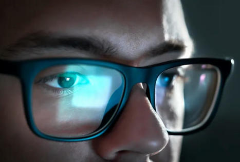 What Happens To Your Eyes When You Stare At Screens All Day | Online Marketing Tools | Scoop.it