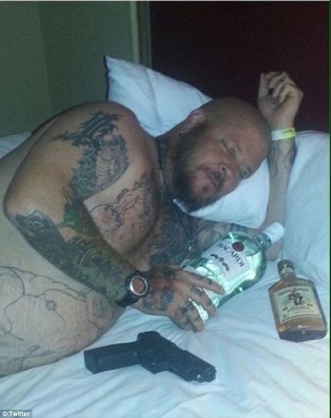 Bodyguard of militiamen Cliven and Ammon Bundy poses as U.S. Marine - DailyMail.co.uk | Backstabber Watch | Scoop.it