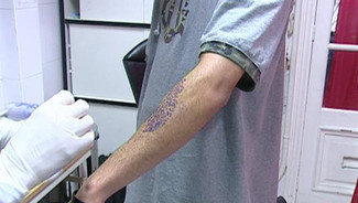 Mise en garde sur les tatouages au henné noir | TF1 News | Toxique, soyons vigilant ! | Scoop.it
