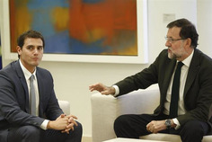 Hallan caspa de Mariano Rajoy en la nariz de Albert Rivera | Partido Popular, una visión crítica | Scoop.it