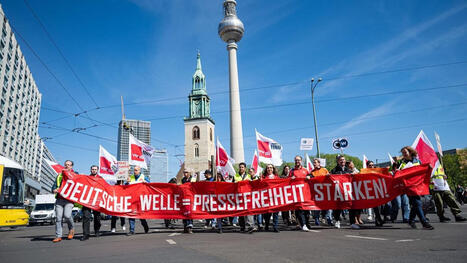 &bdquo;Autokraten jubeln&ldquo;: Hunderte demonstrieren in Berlin gegen Sparkurs bei Deutscher Welle | Kompass-Aktuell | Scoop.it