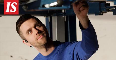 Jesse Haapala l&ouml;ysi s&auml;hk&ouml;auton akun kannen alta kymmeni&auml; senttej&auml; tyhj&auml;&auml; tilaa | 1Uutiset - Lukemisen t&auml;hden | Scoop.it