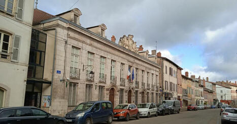 Pont-de-Vaux. Rond-point fantôme et plaques d’égouts dangereuses : la Ville statue (Accès réservé aux abonnés) | L'Architecture, l'Urbanisme, l'Environnement, le Paysage et le Patrimoine... vus par le CAUE de l'Ain. | Scoop.it