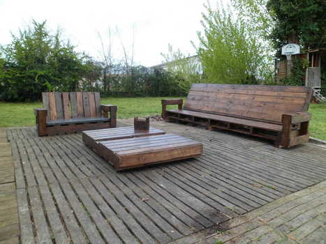 Giant Outdoor Set Made Out Of Repurposed Pallets | 1001 Pallets ideas ! | Scoop.it