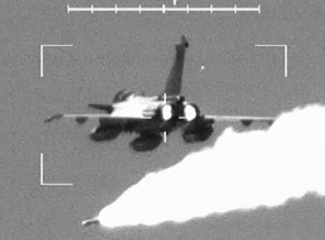 French Navy Rafale M fires Meteor air-to-air missile | DEFENSE NEWS | Scoop.it