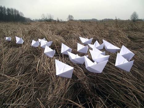 Slawek Matyjaszewski: Paper boats on the meadow | Art Installations, Sculpture, Contemporary Art | Scoop.it