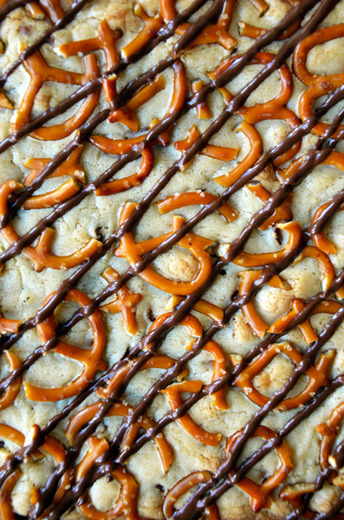 Pretzel Chocolate Chip Cookie Bars Recipe | Just a Taste | The Chic Chocolate Curator | Scoop.it