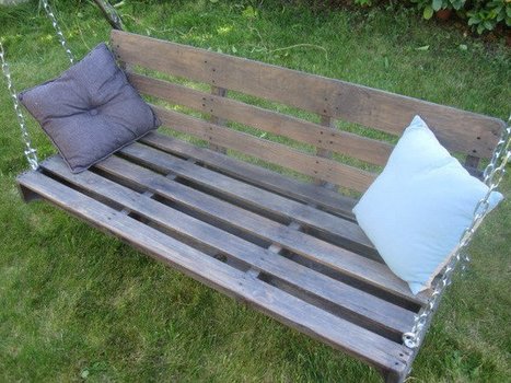 Une palette et un ancien portique deviennent une nouvelle balancelle de jardin | DIY Palettes | Scoop.it