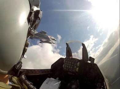 This is what looks like to fly an F-16 in close formation with two Eurofighter Typhoon fighter jets | DEFENSE NEWS | Scoop.it