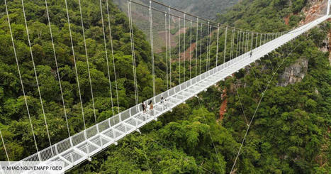 Un nouveau pont en verre vertigineux vient d'être inauguré entre deux montagnes au Vietnam | (Macro)Tendances Tourisme & Travel | Scoop.it