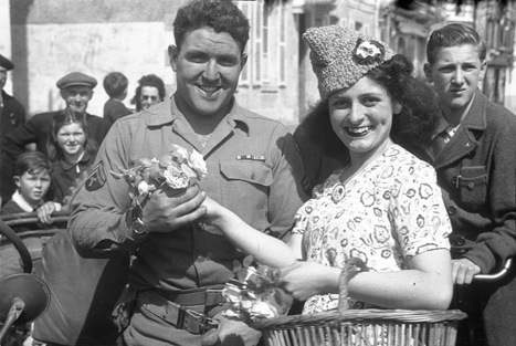 11 mai 1945, un regard sur la Libération : le photographe Edouard Bourgueil - [Ecomusée de Saint-Nazaire] | Histoire 2 guerres | Scoop.it