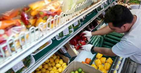 US consumer sentiment plunges on tariff fears, inflation expectations jump - Reuters | Backstabber Watch | Scoop.it