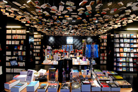 Eye-catching Display | Creativity in the School Library | Scoop.it