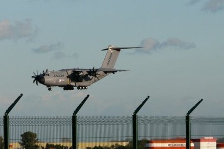 Deux “Grizzly” vus dans le ciel catalan | DEFENSE NEWS | Scoop.it