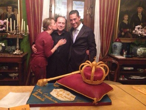 Berlusconi, un compleanno da re. Sulla torta scettro e corona | La Gazzetta Di Lella - News From Italy - Italiaans Nieuws | Scoop.it