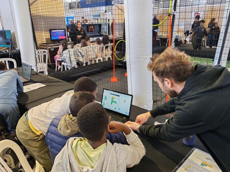 Vid&eacute;o : des &eacute;l&egrave;ves testent le Drone Soccer au Forum de l'emploi de Val-de-Reuil | 4 - Nouvelles pratiques sportives | Scoop.it