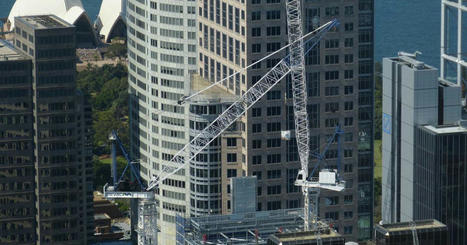Insolite. Des casse-cou grimpent au sommet d'une grue géante, la vidéo donne le vertige | No limite | Scoop.it