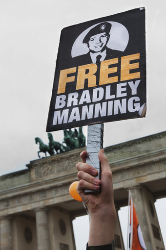 Graham NashSinger-Songwriter, Photographer and Activist Bradley Manning Is “Almost Gone” | Freiheit für Bradley Manning | Online tips & social media nieuws | Scoop.it