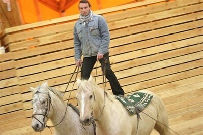 La troupe Spered An Avel a planté ses tipis au Haras de Lamballe - Lamballe - Spectacle - ouest-france.fr | Salon du Cheval | Scoop.it