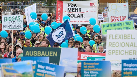 &bdquo;Was auf dem Tisch liegt, ist ein schlecht gemachter Murks&ldquo;: Erneuerbaren-Branche geht in Berlin gegen Energiereform auf die Stra&szlig;e | Kompass-Aktuell | Scoop.it