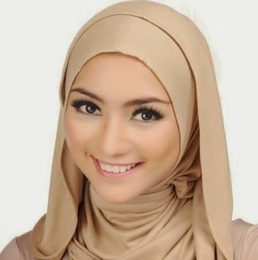 Gaya Hijab Simple Cantik Berbaju Muslim Gam