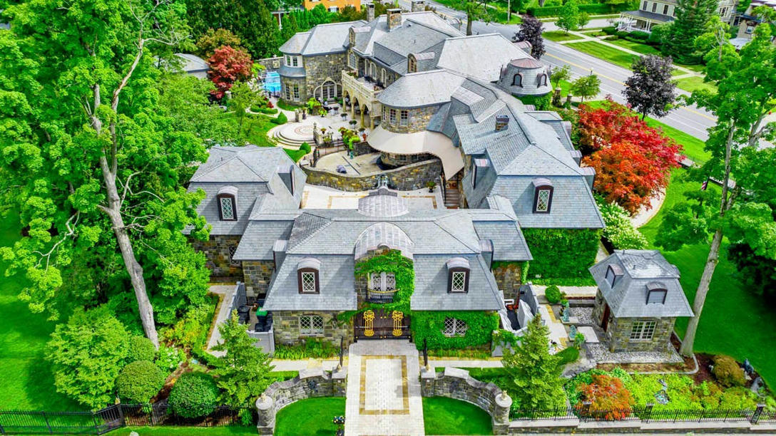 A Quintessential Palatial Mega Mansion in New Y...