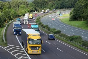 Climat et r&eacute;silience : les s&eacute;nateurs veulent r&eacute;soudre la question du transit des poids lourds dans les communes | Transition &eacute;nerg&eacute;tique et &eacute;cologique. Mobilit&eacute; et transports | Scoop.it