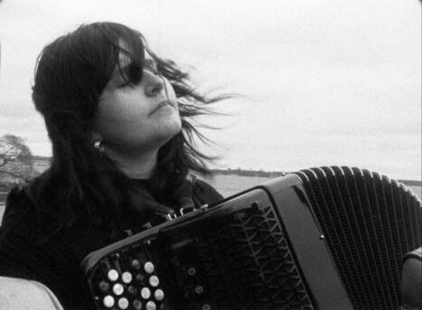 Milja Viidan elokuvat Ihmisi&auml; sunnuntaina ja Sk&ouml;n&auml;rit saavat pohtimaan elokuvataiteen olemusta | 1Uutiset - Lukemisen t&auml;hden | Scoop.it