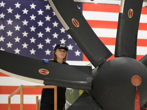 La nouvelle "strat&eacute;gie am&eacute;ricaine de transferts d'armes": faire passer des commandes d'armes US aux alli&eacute;s pour renforcer la BITD des USA | DEFENSE NEWS | Scoop.it