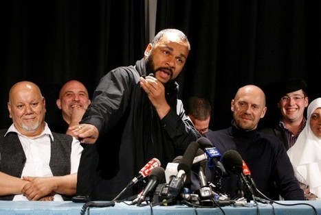 L'historique de la Quenelle de Dieudonné | Trollface , meme et humour 2.0 | Scoop.it