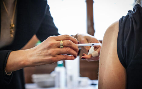 Le Covid repart fort : faut-il avancer la campagne de vaccination ? - Le Parisien | actualités VIH, hépatites, IST, santé sexuelle | Scoop.it