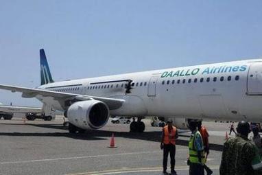 Le fuselage d&rsquo;un Airbus trou&eacute; en plein vol, le pilote a pu atterrir en urgence | AERONAUTIQUE NEWS - AEROSPACE POINTOFVIEW - AVIONS - AIRCRAFT | Scoop.it